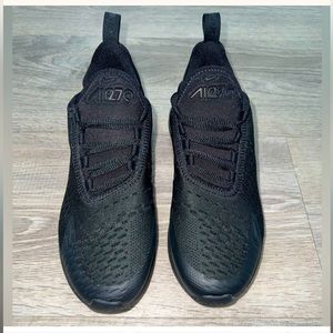 NIKE AIR MAX 270 GS BLACK / BLACK

$150